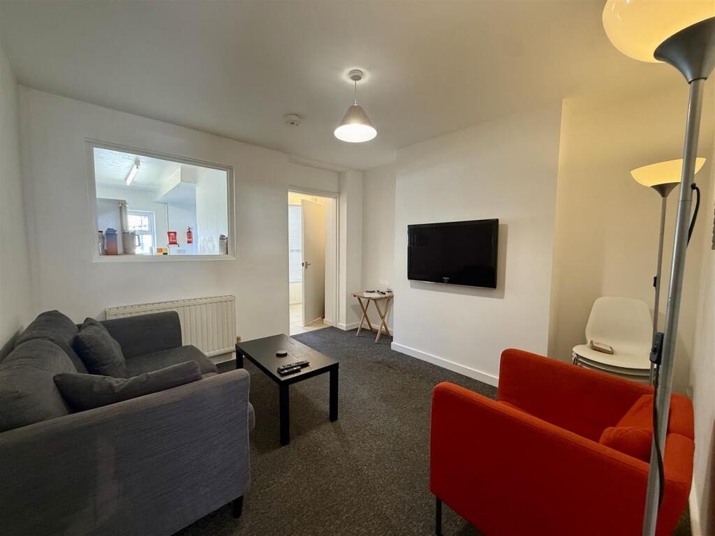 4 Bedroom HMO Producing £22,384 PA