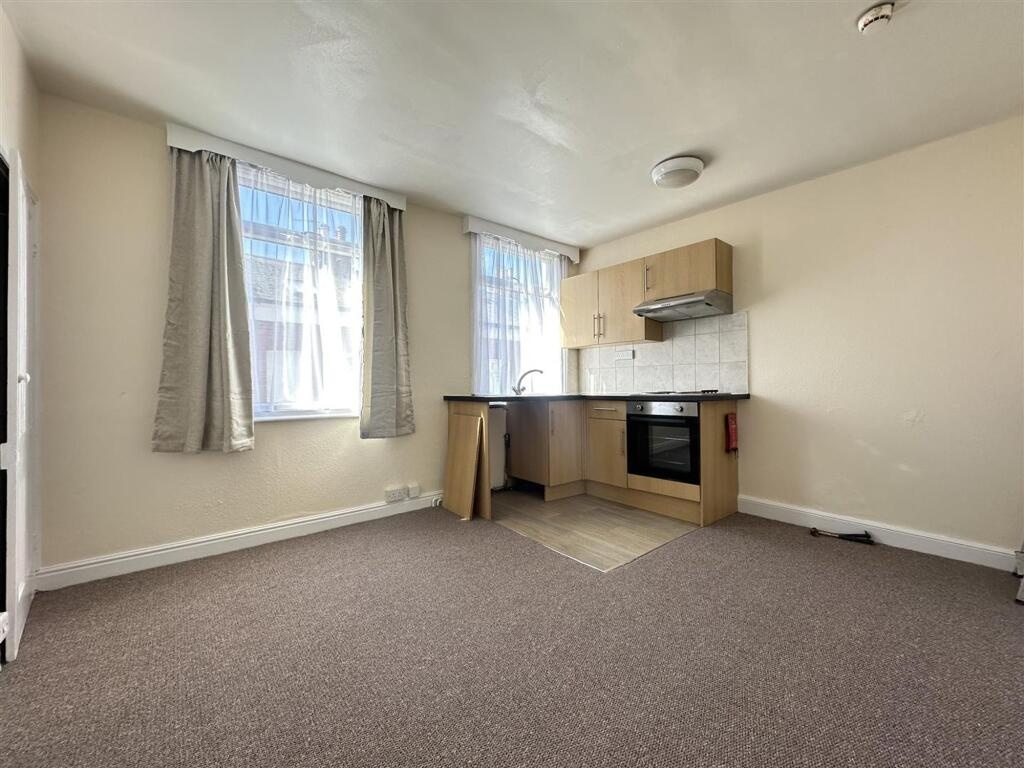 Block of 4 Flats Producing £20,004 PA