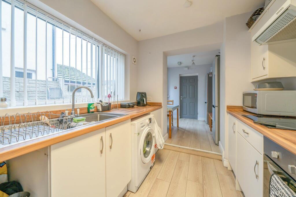 6 Bedroom HMO Producing £27,958 PA