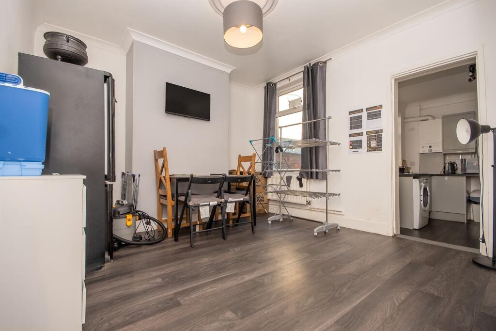 4 Bed HMO Producing £25.1k PA – Kettering