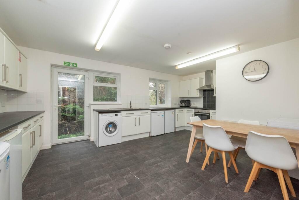 6 Bed HMO Potential To Produce £46,800 PA